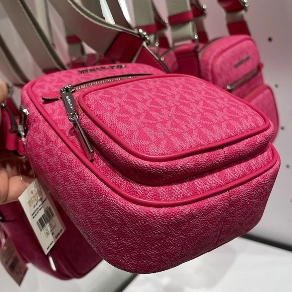 Michael Kors Jet Set Medium Signature Logo Crossbody Bag
COLOR DRAGONFRUT - Picture 8 of 16